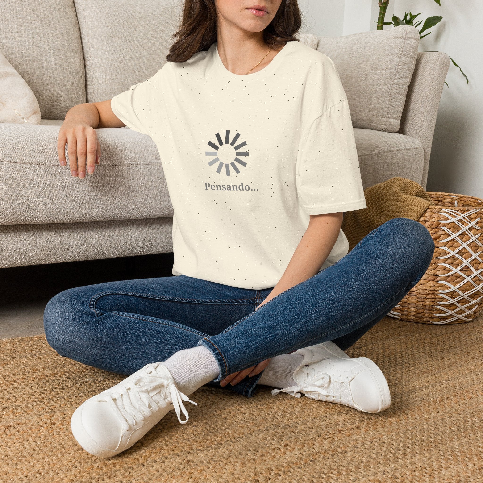 T-Shirt — "Estoy Pensando" Minimal Sunrise Graphic